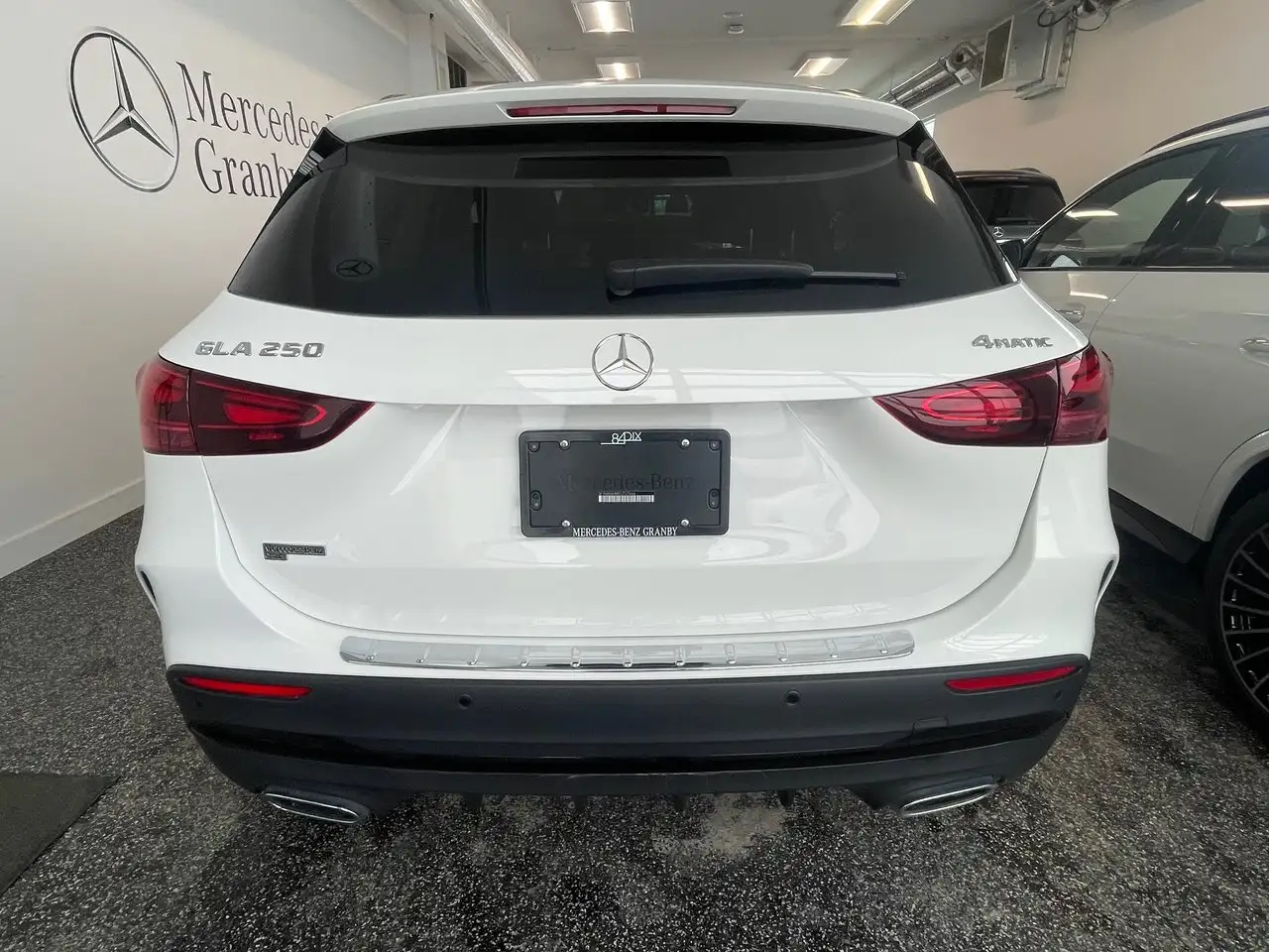 Mercedes-Benz GLA снимка Mercedes-Benz GLA