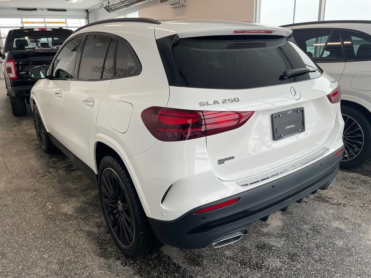 Mercedes-Benz GLA снимка Mercedes-Benz GLA