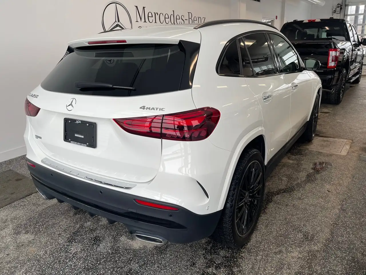 Mercedes-Benz GLA снимка Mercedes-Benz GLA