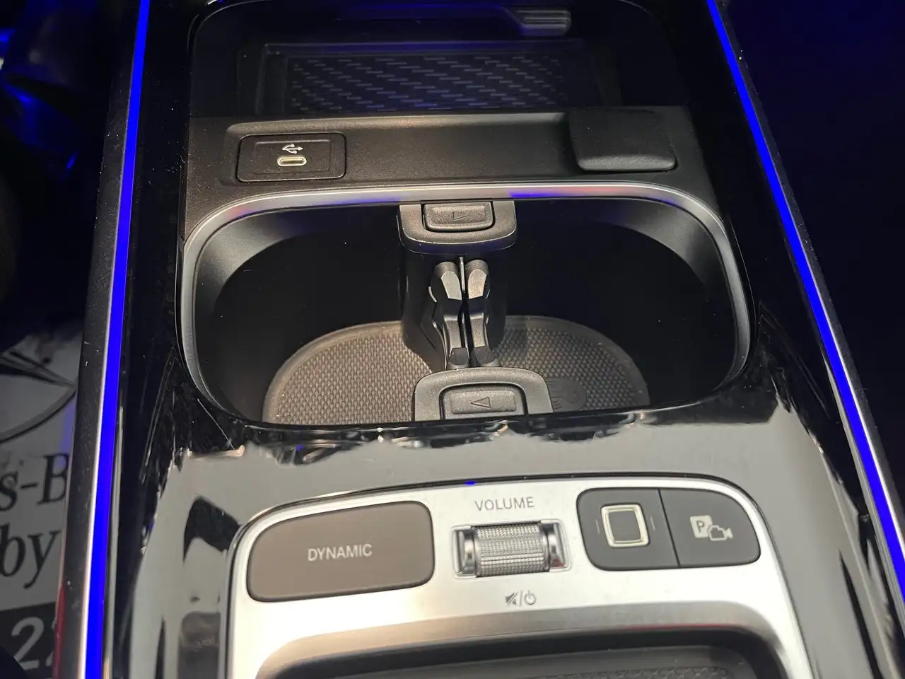 Mercedes-Benz GLA снимка Mercedes-Benz GLA