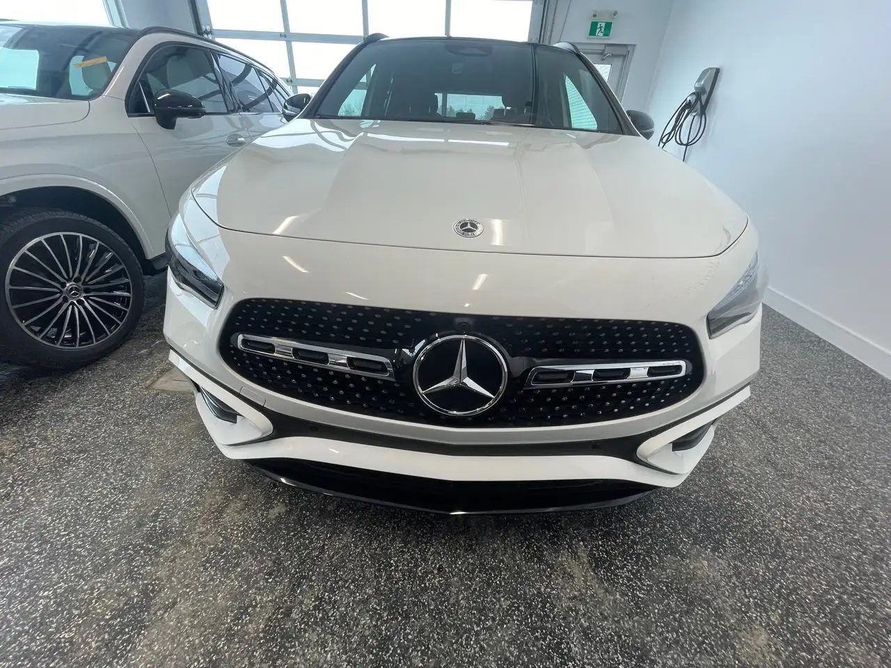 Mercedes-Benz GLA снимка Mercedes-Benz GLA