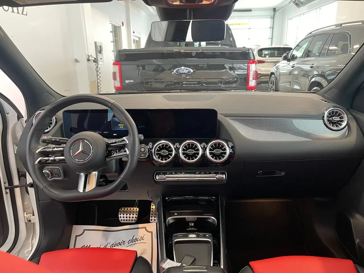 Mercedes-Benz GLA снимка Mercedes-Benz GLA