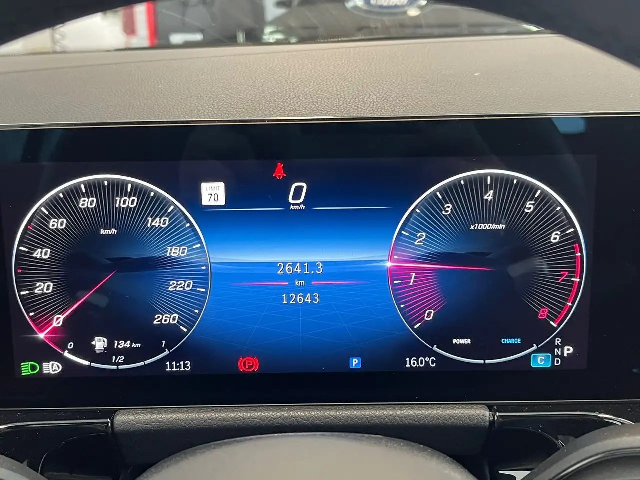 Mercedes-Benz GLA снимка Mercedes-Benz GLA