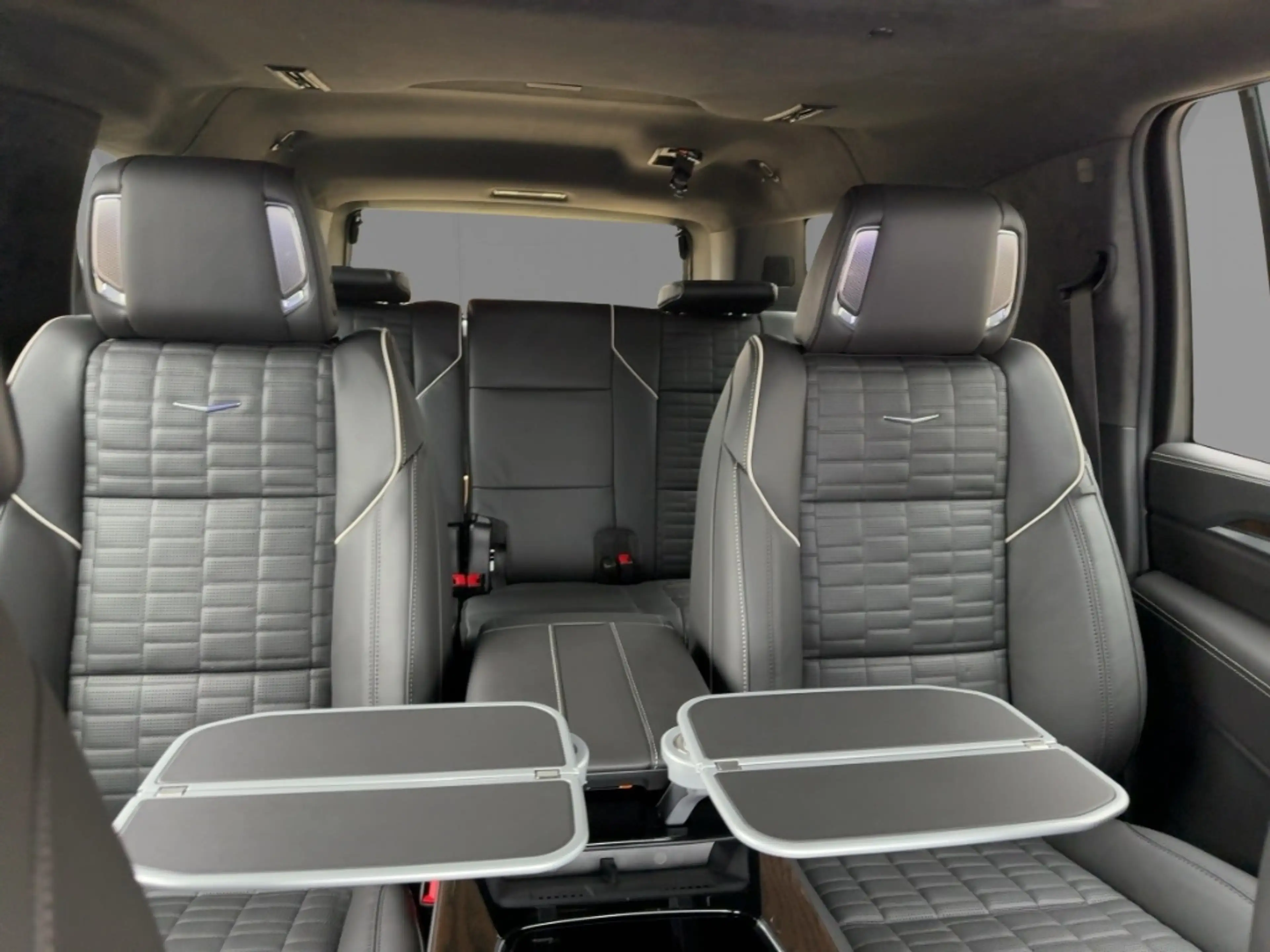 Cadillac Escalade MY26 ESV Executive Package 24 Zoll Sport Platinum — photo 12