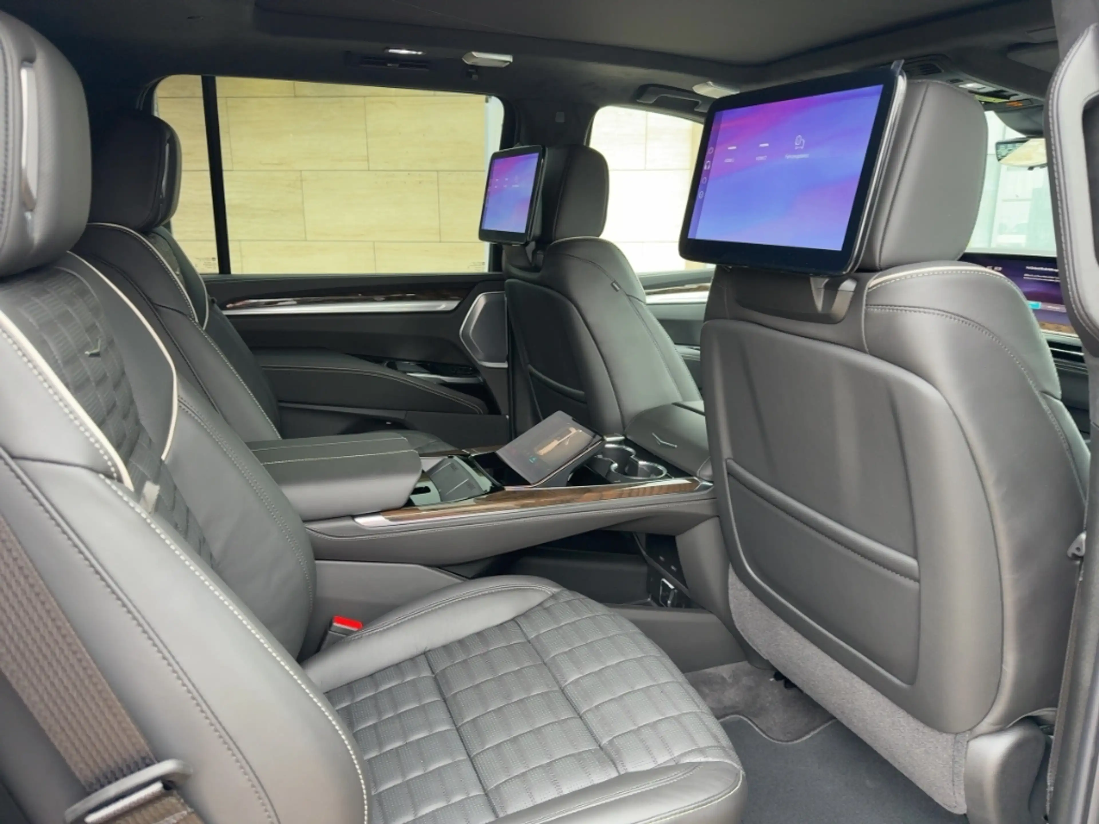 Cadillac Escalade MY26 ESV Executive Package 24 Zoll Sport Platinum — photo 14