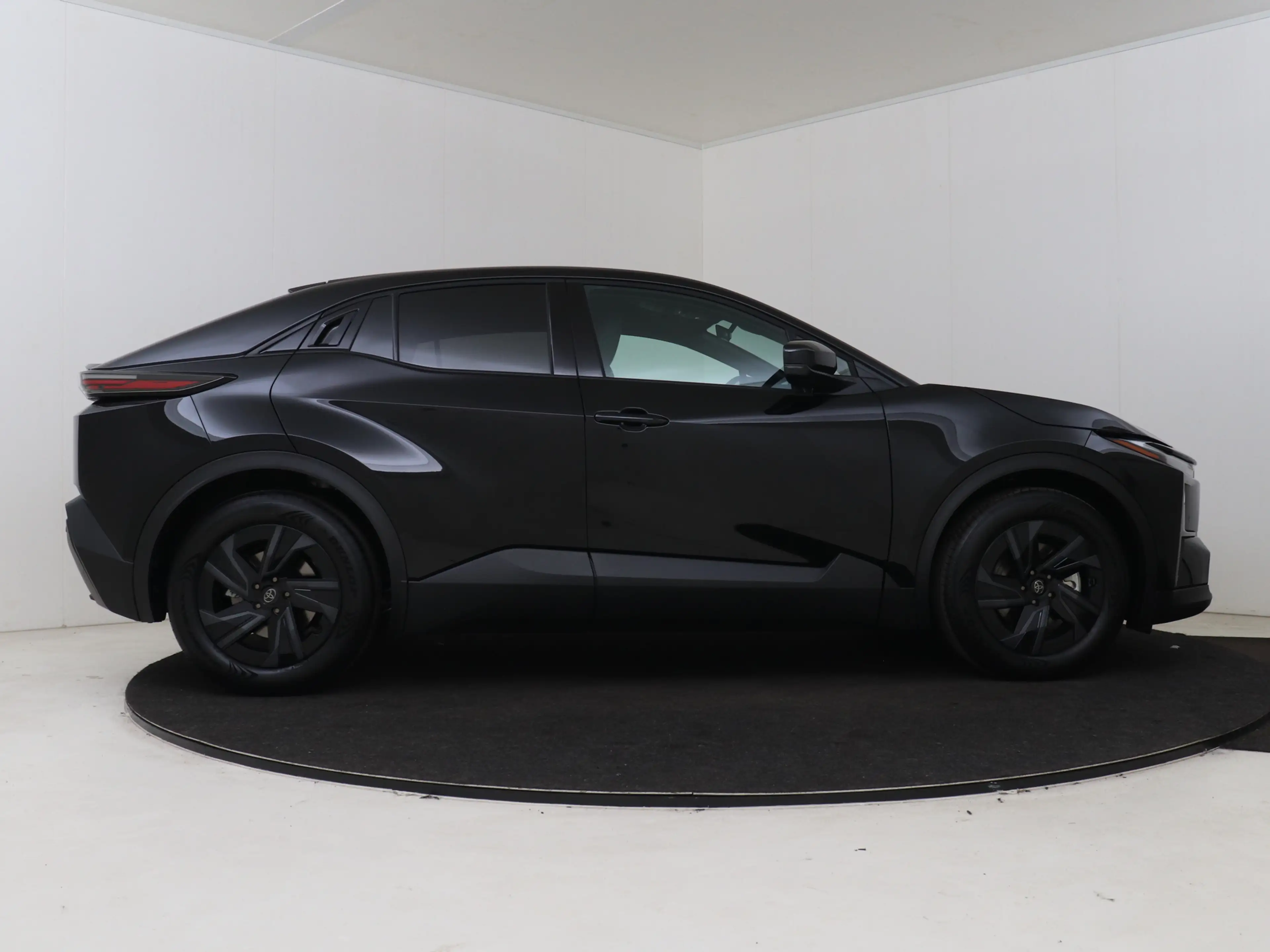 Toyota C-HR+ First Edition 77 kWh — photo 11