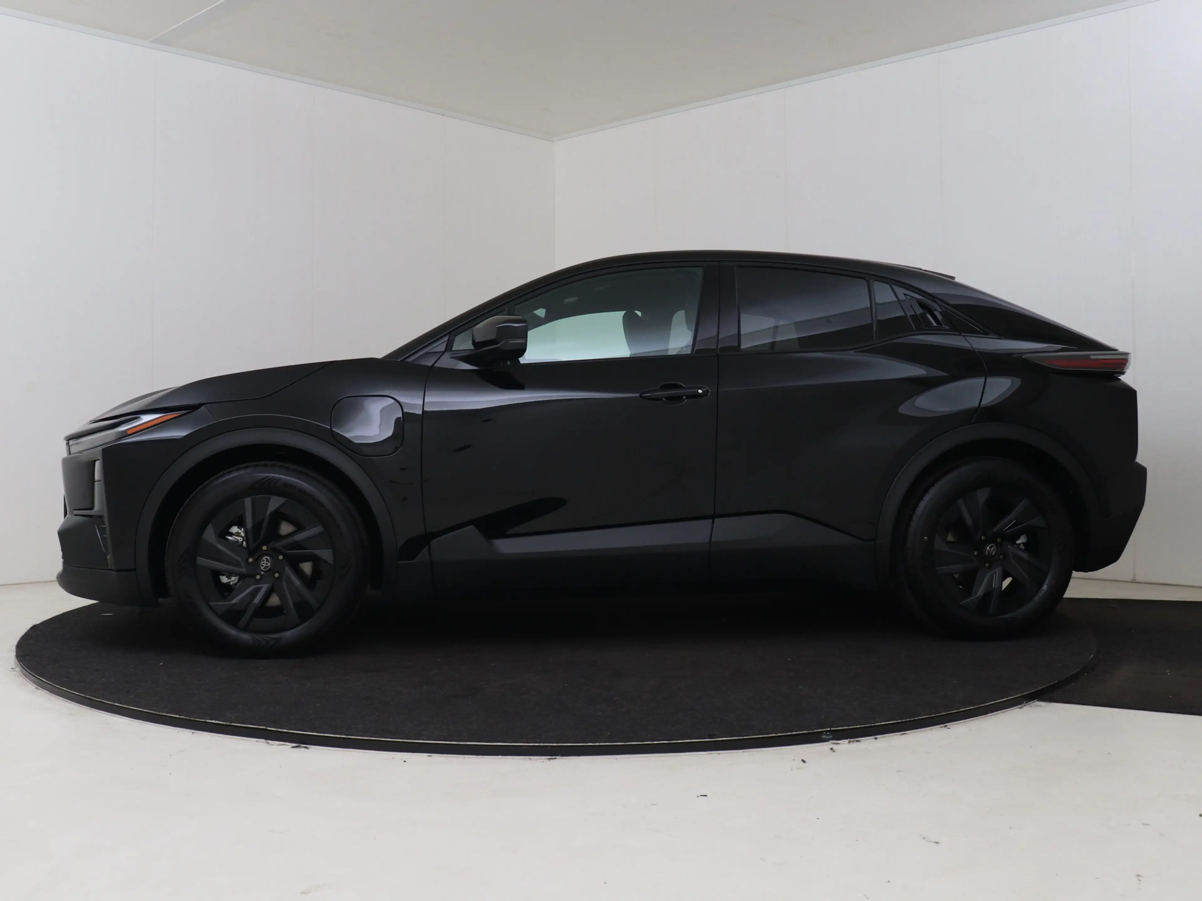 Toyota C-HR+ First Edition 77 kWh — photo 3
