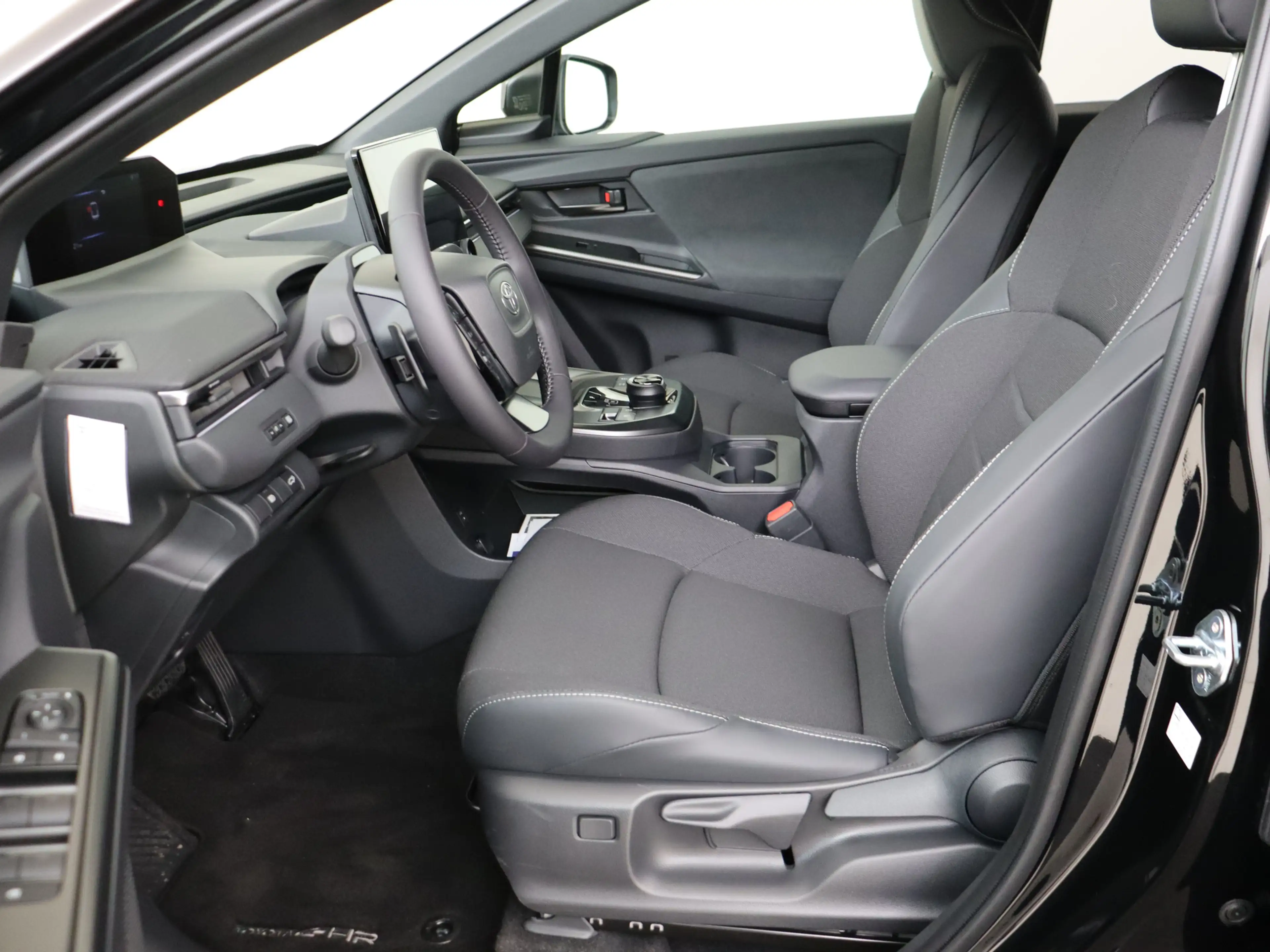 Toyota C-HR+ First Edition 77 kWh — photo 15