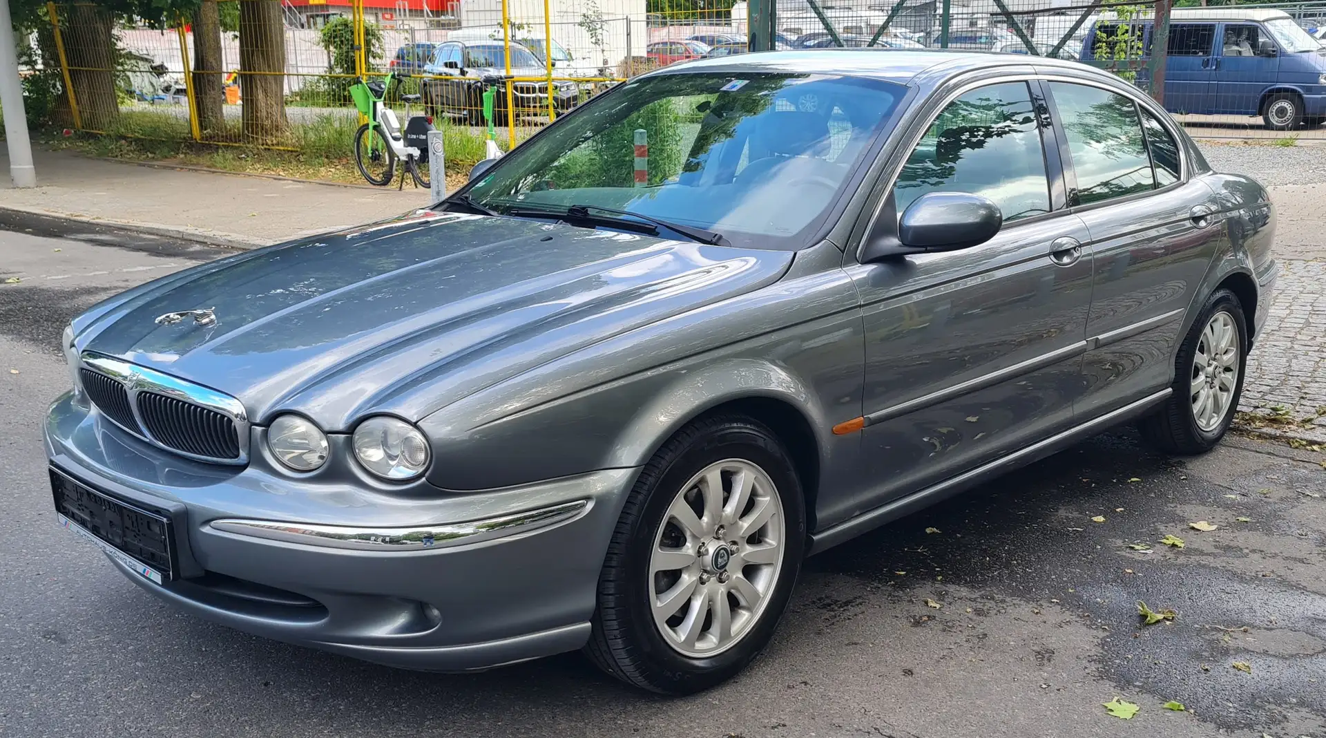 Jaguar X-Type 2.5 V6 4x4 Automatik Top gepflegt Gris - 2