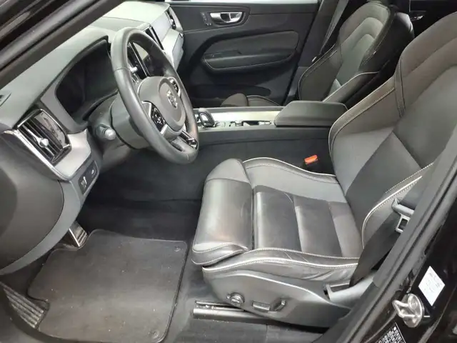 Volvo XC60 view 3