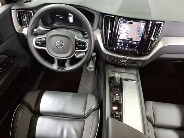 Volvo XC60 view 5