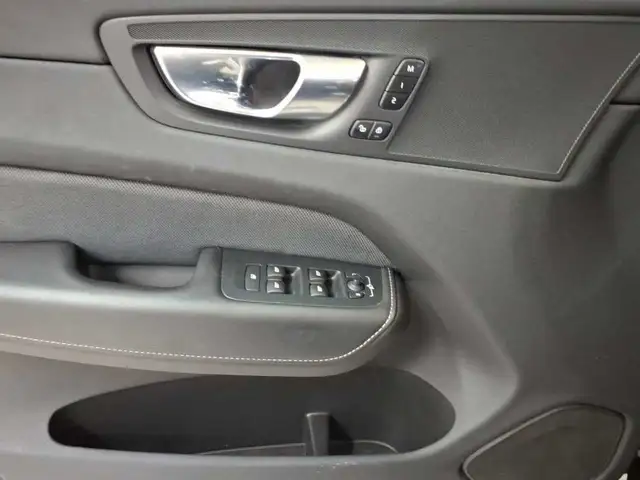 Volvo XC60 view 4