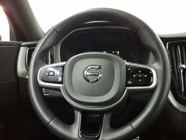 Volvo XC60 view 15