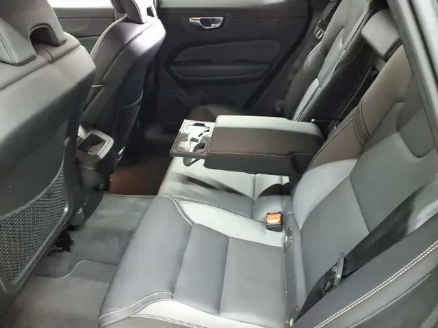 Volvo XC60 view 7