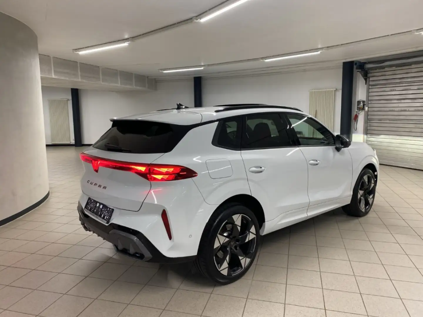 CUPRA Terramar 2.0 TSI 4Drive VZ HUD AD AHK-klappbar El. Panodach Weiß - 2