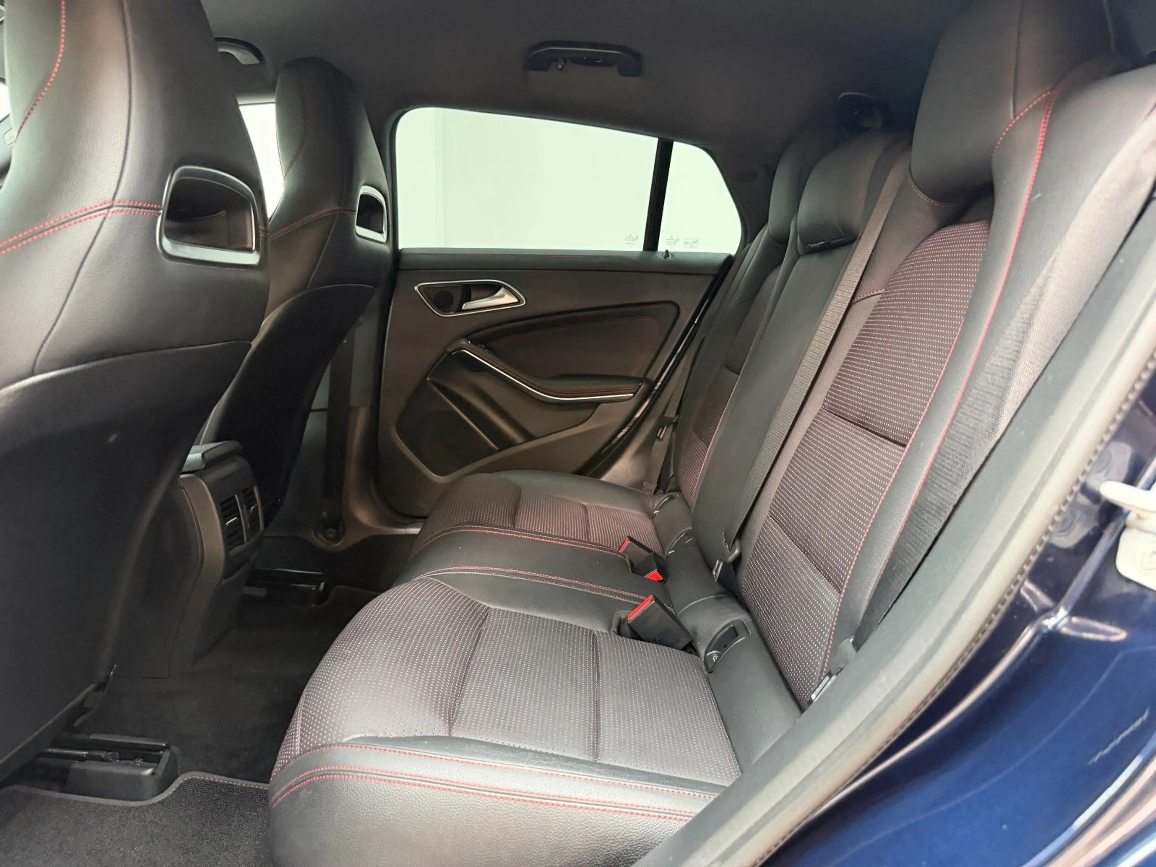 Mercedes-Benz CLA 220 / AMG / AHK / NIGHT PAKET — photo 13