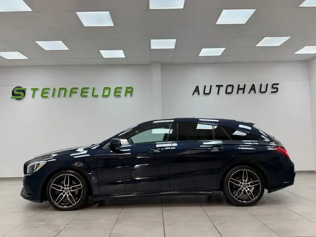 Mercedes-Benz 220 view 4