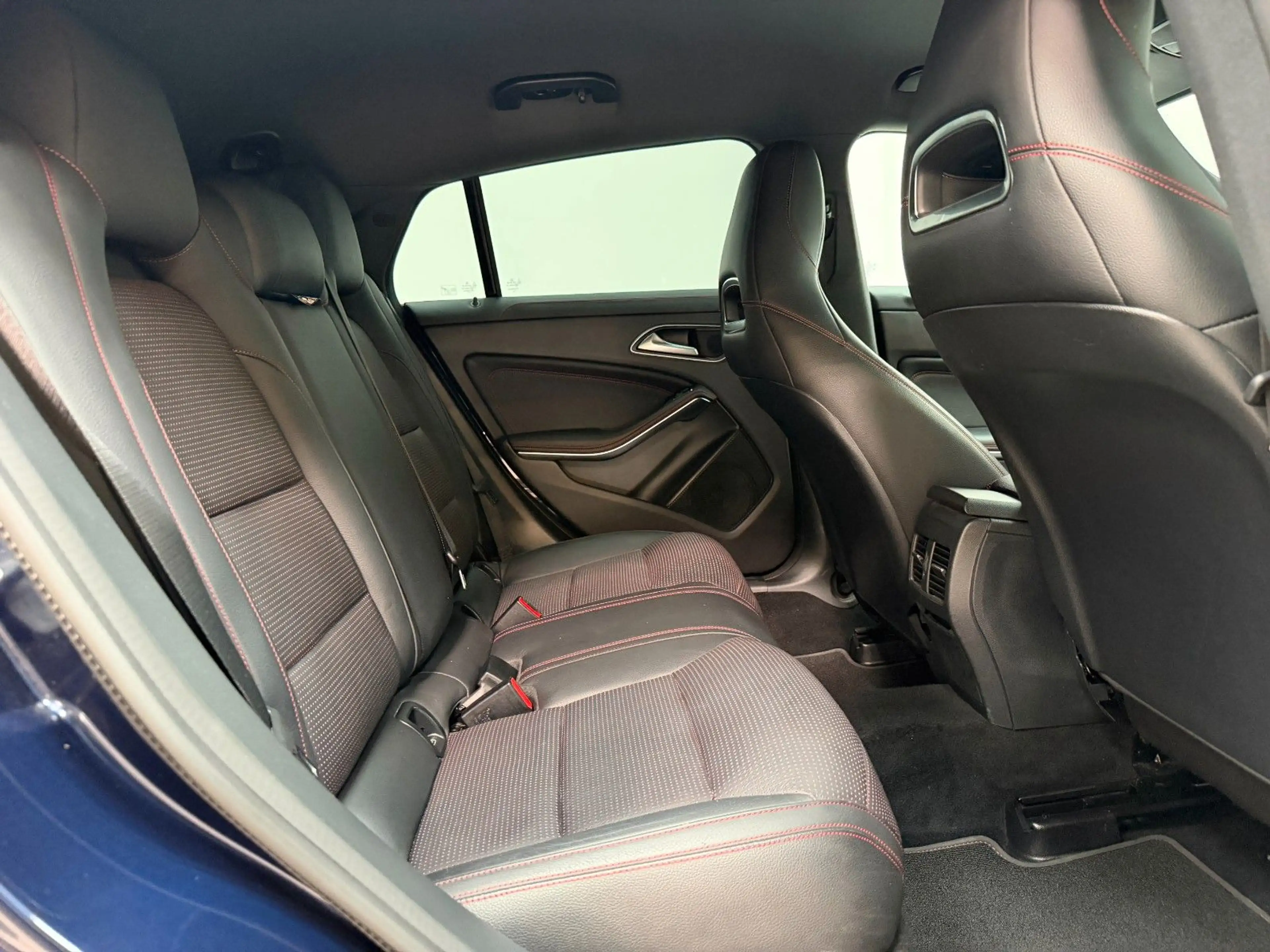 Mercedes-Benz CLA 220 / AMG / AHK / NIGHT PAKET — photo 14