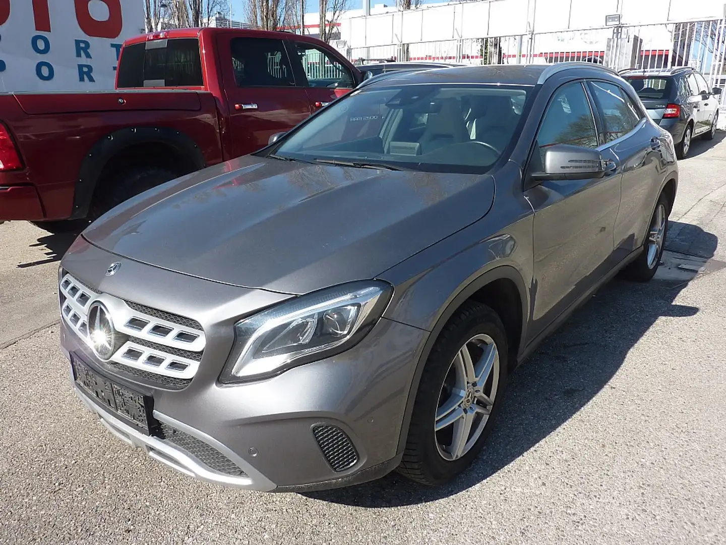 Mercedes-Benz GLA 200 d 4MATIC Aut. Gris - 1