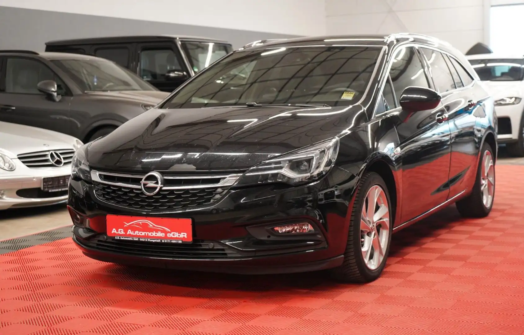 Opel Astra K 1.6 Turbo Sports Tourer Ultimate Schwarz - 1