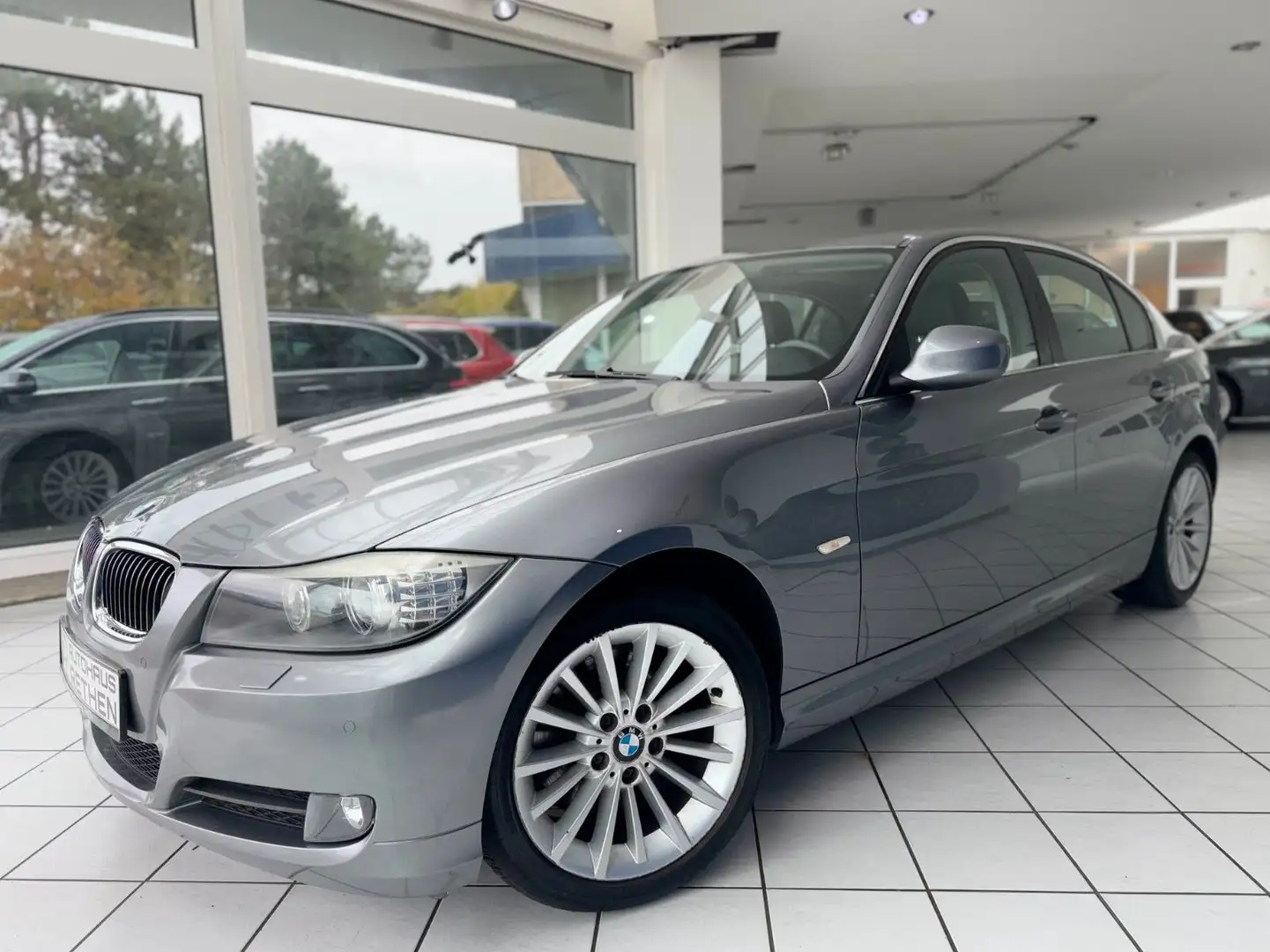 BMW 325 d *NAVI*PDC*XENON*SITZHZG.* Gris - 2