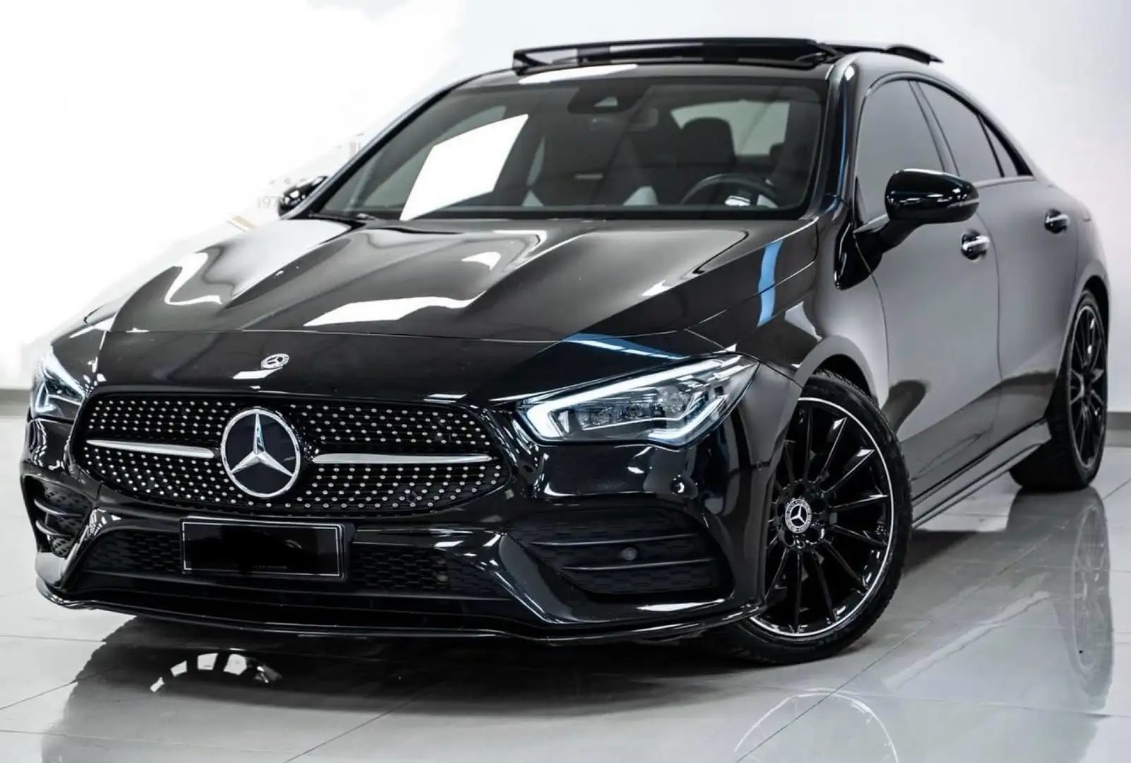 Mercedes-Benz CLA 180 premium amg - 1