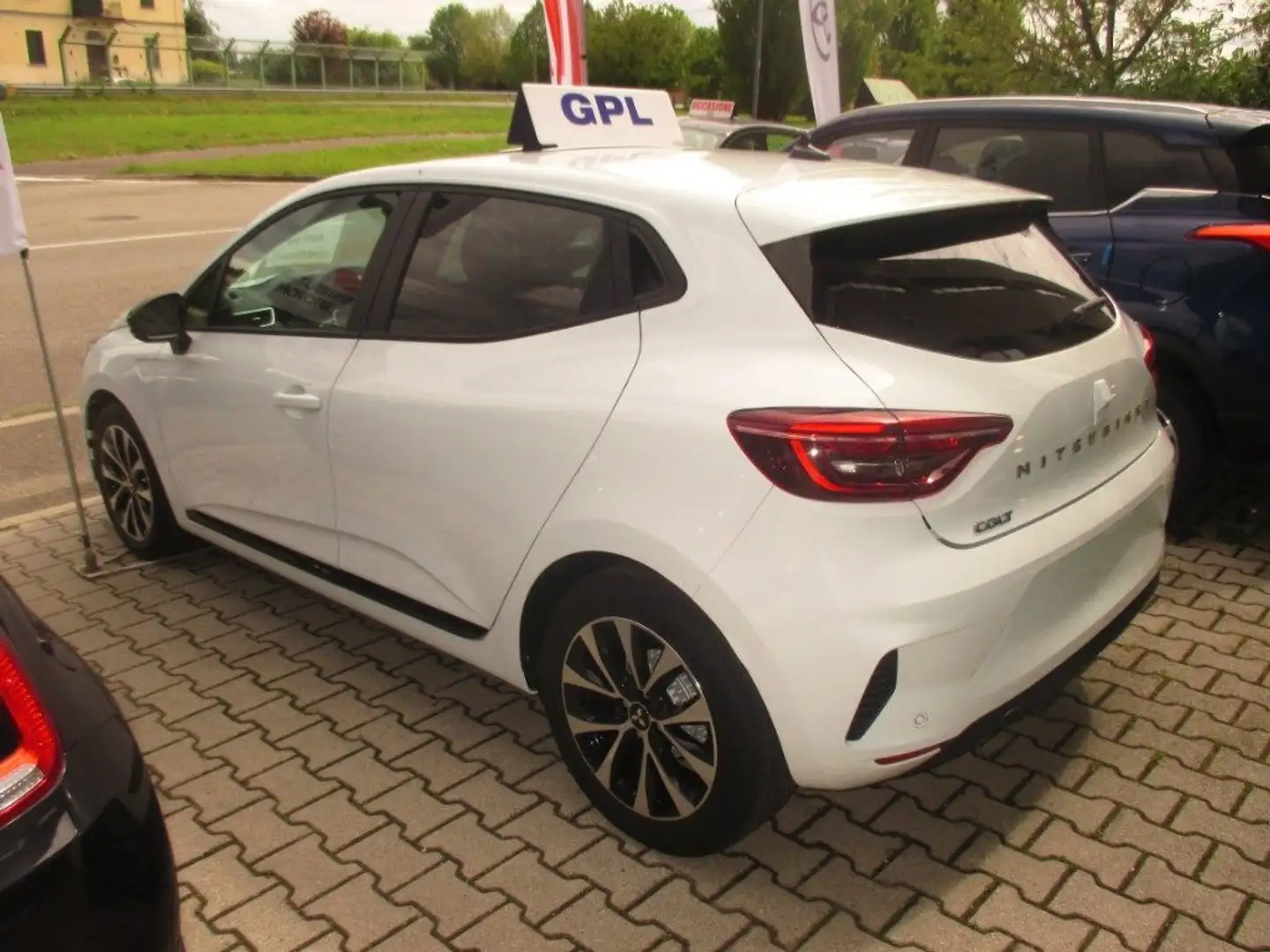 Mitsubishi Colt 1.0L turbo 100 CV Invite GPL - NEOPATENTATI Bianco - 2