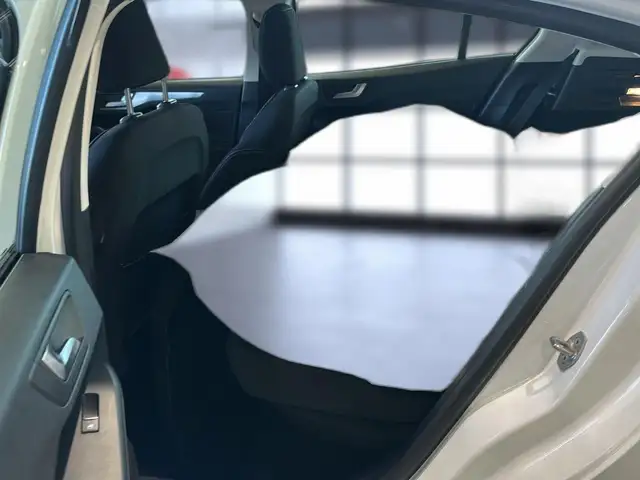 Ford Focus view 12