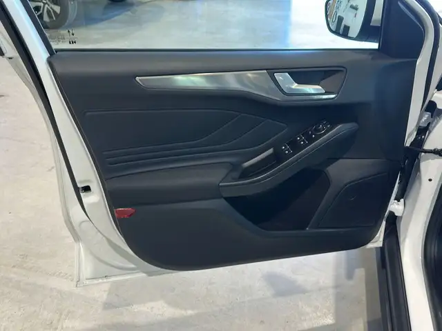 Ford Focus view 8