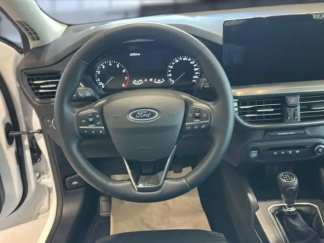 Ford Focus view 13