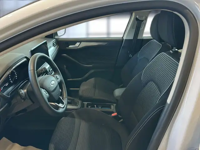 Ford Focus view 9
