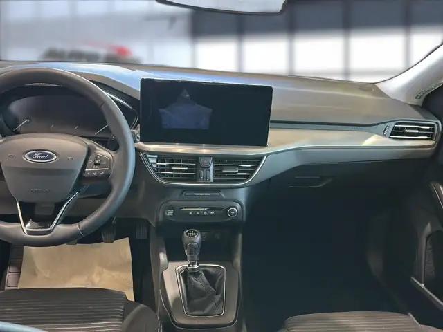 Ford Focus view 14