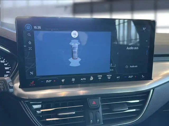 Ford Focus view 10
