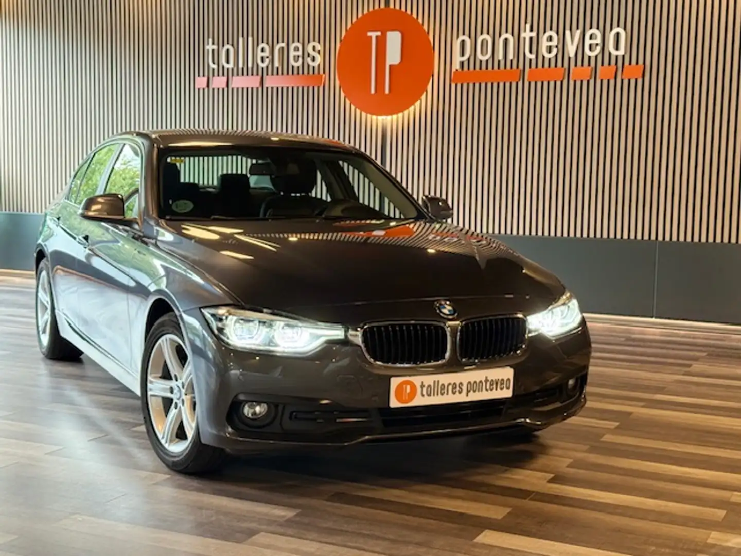 BMW 320 320d Grau - 2