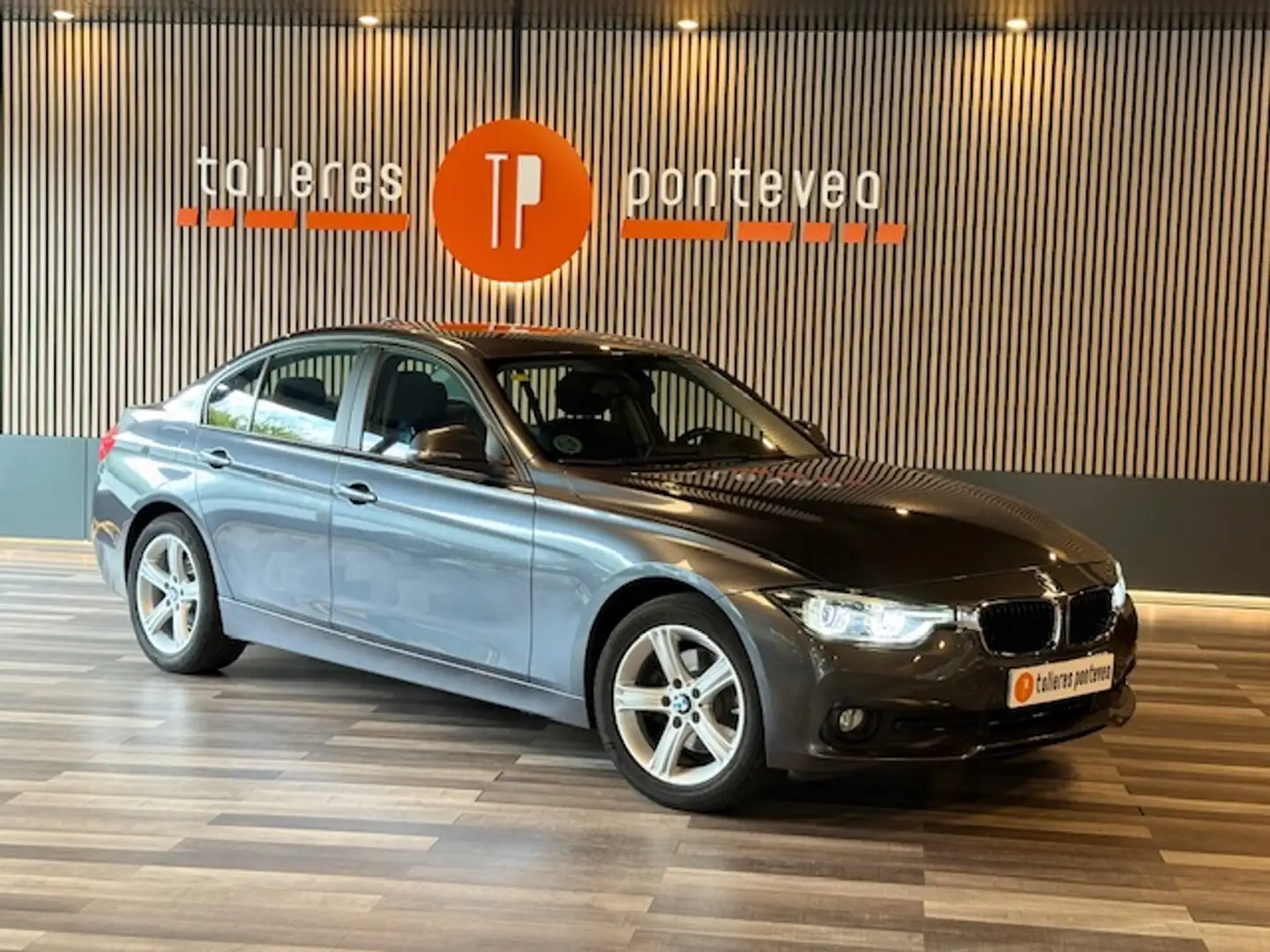 BMW 320 320d Grau - 1