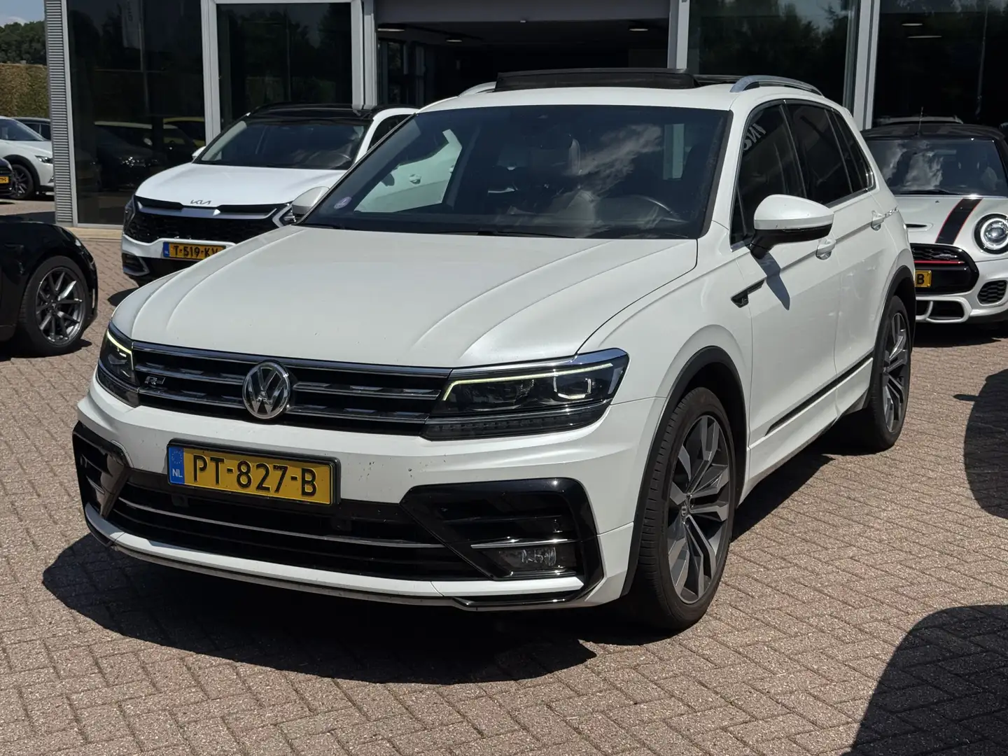 Volkswagen Tiguan 1.4 TSI ACT Highline 3x R-Line / Trekhaak / Panora Wit - 1