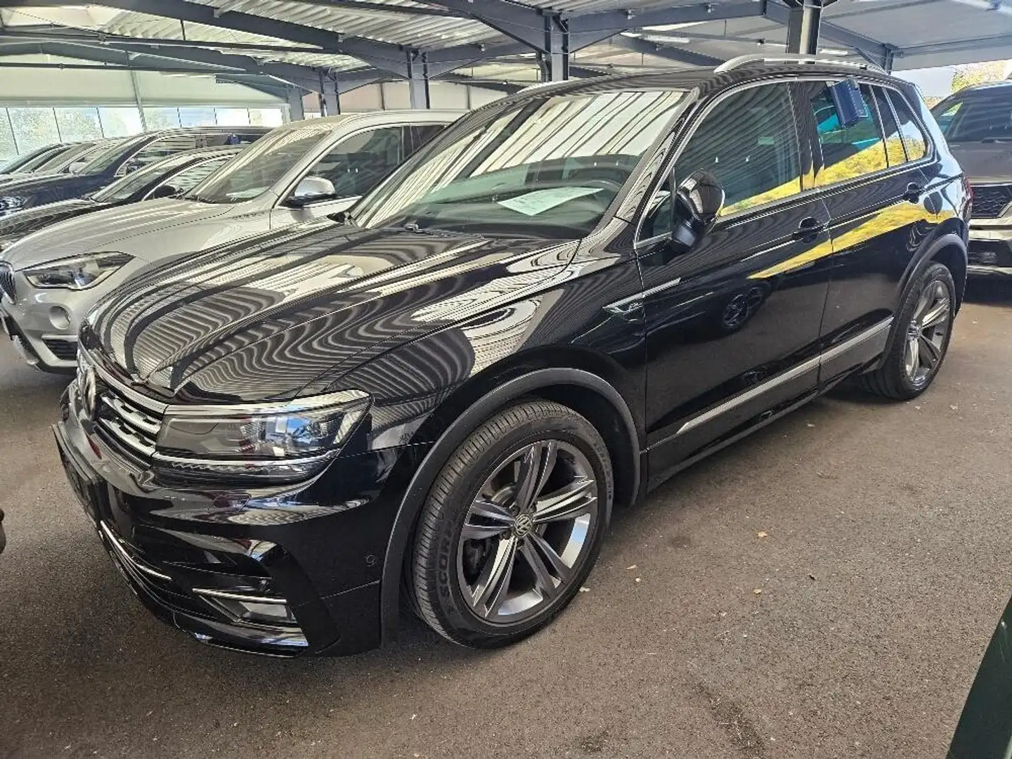Volkswagen Tiguan 2,0 TSI 4Motion Highline DSG Schwarz - 2