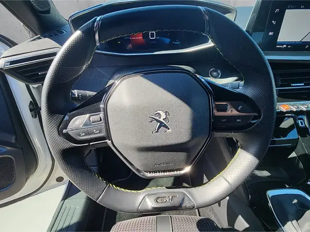 Peugeot 2008 view 10