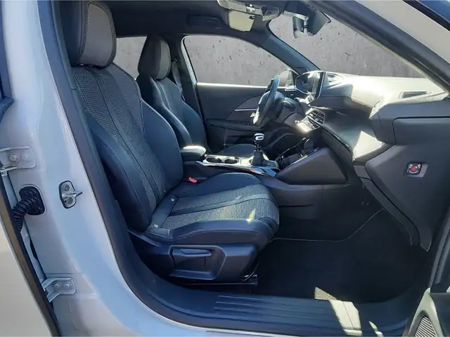 Peugeot 2008 view 13
