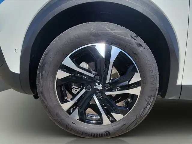 Peugeot 2008 view 11