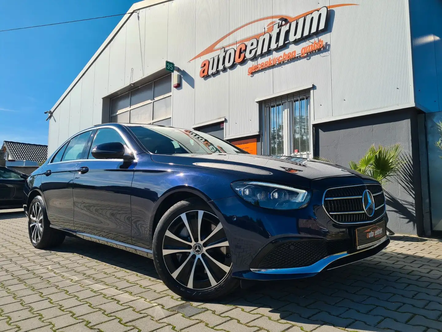Mercedes-Benz E 300 de Lim. 2x Avantg*Pano*360°*HeadUp*MltBeam Bleu - 1
