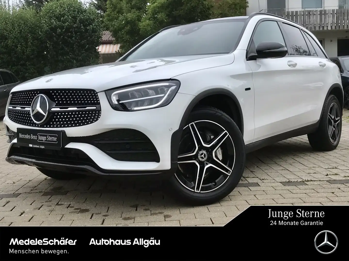 Mercedes-Benz GLC 300 GLC 300 e 4M AMG Night PanoSD AHK Kam EasyP Sport Blanc - 1