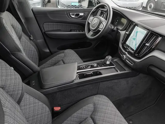 Volvo XC60 view 9
