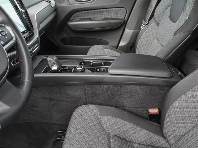 Volvo XC60 view 15