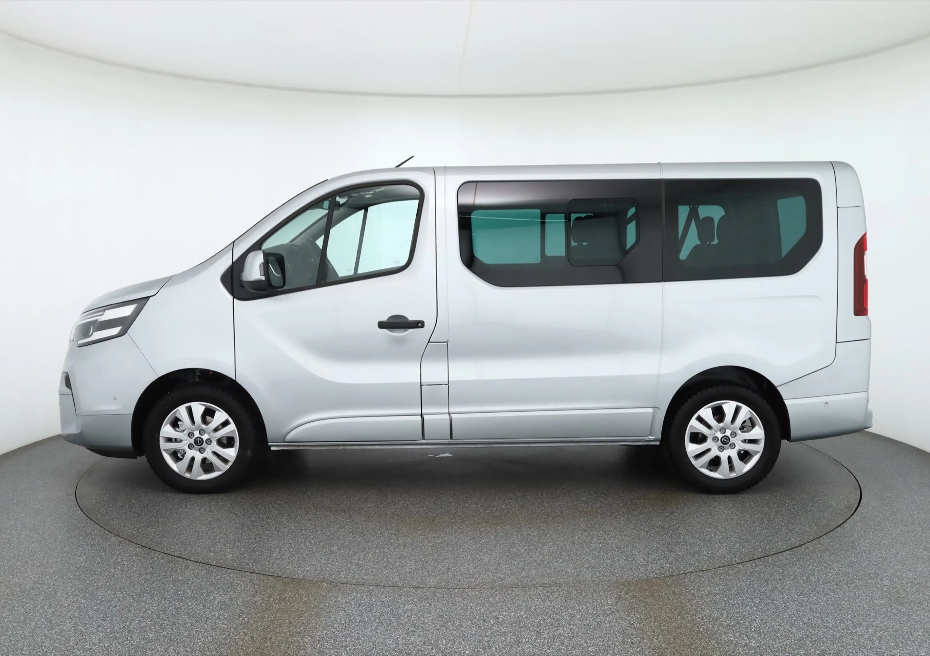 Nissan Primastar 2.0 Kombi Tekna dCi 8-Sitzer LED Navi — photo 2