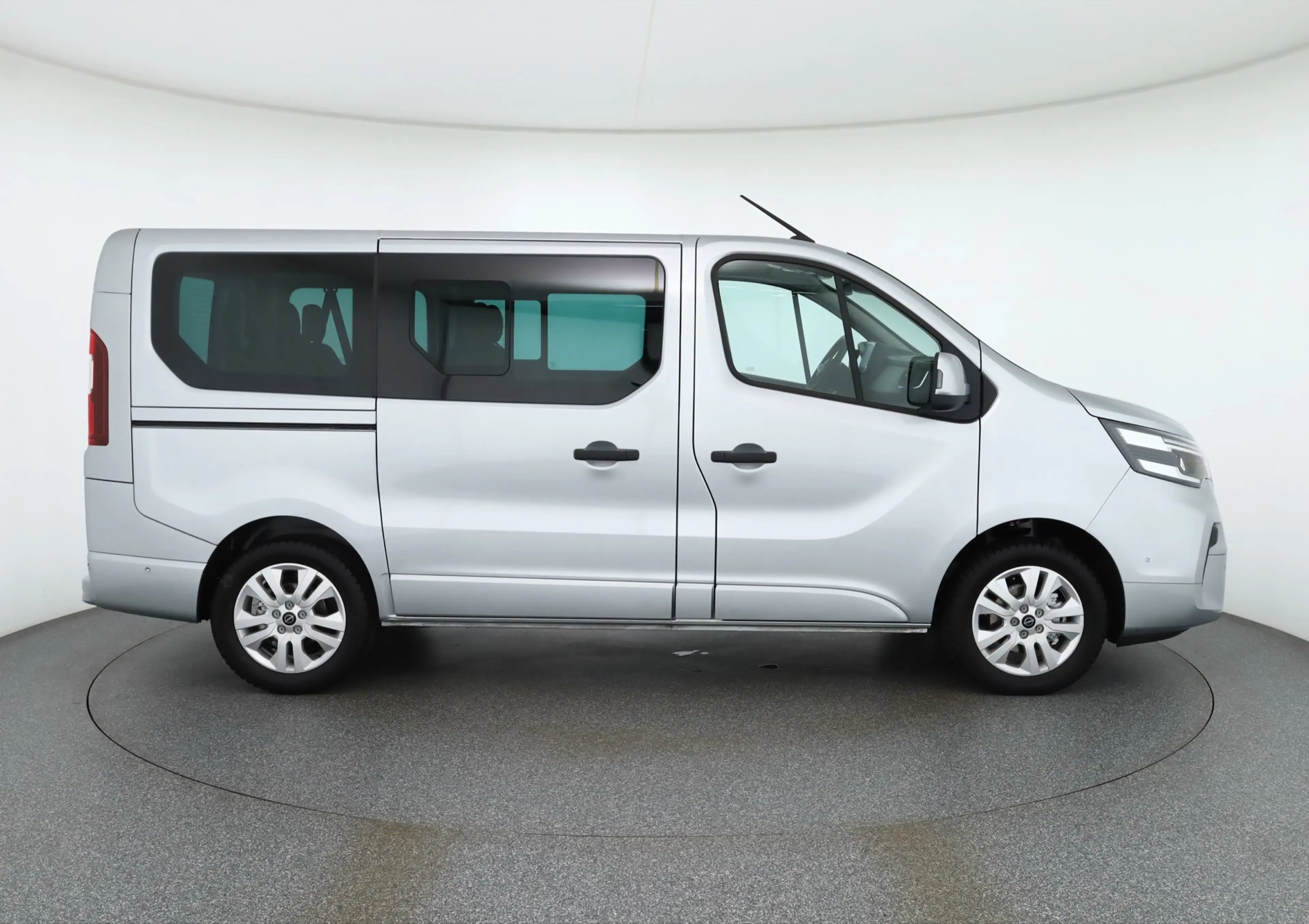 Nissan Primastar 2.0 Kombi Tekna dCi 8-Sitzer LED Navi — photo 6
