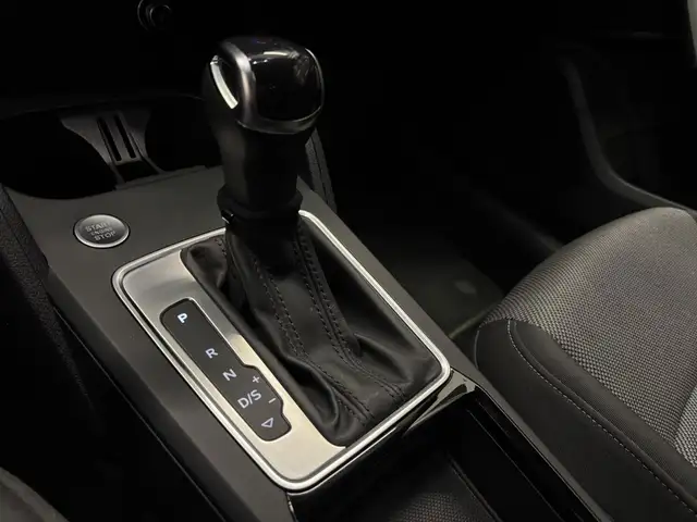 Audi Q2 view 11