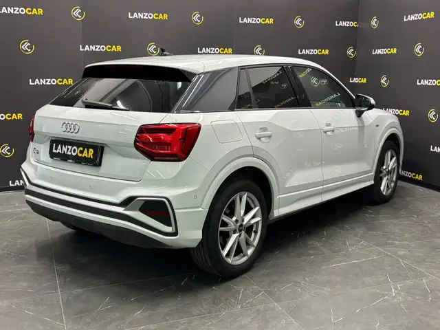 Audi Q2 view 4