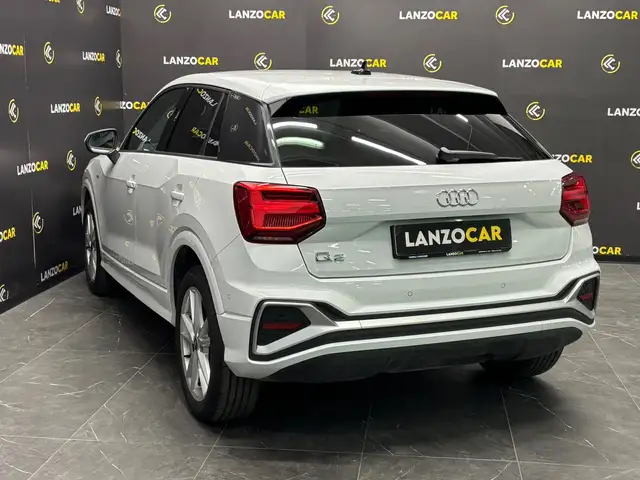 Audi Q2 view 6