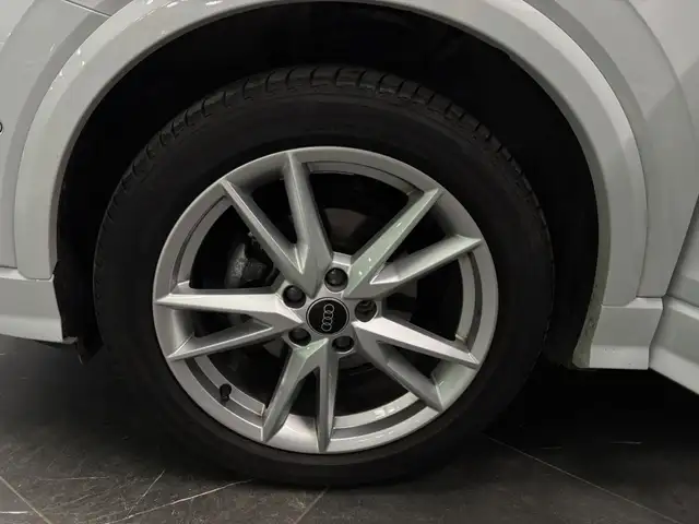 Audi Q2 view 13